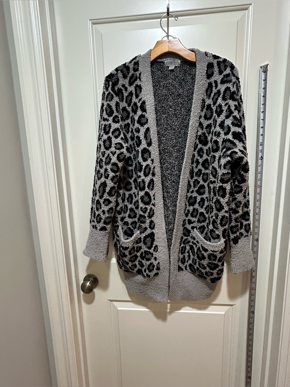 Barefoot Dreams Cozy Chic Womens size L plush Leopard Cardigan Sweater-2 pockets